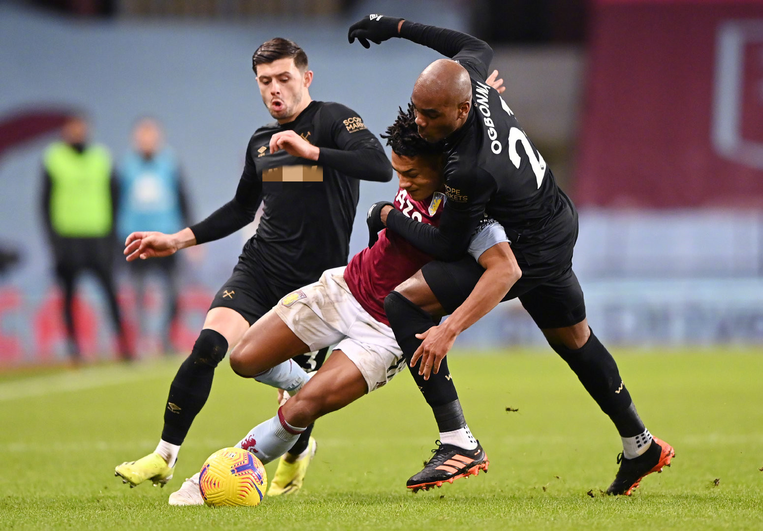 邵佳一：结果很公平，我们双方各踢了半场好球.